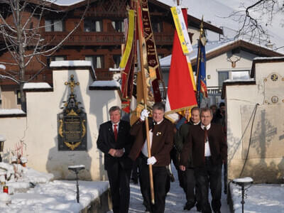 2012 - Fahnenweihe Bild 10