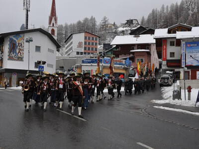 2012 - Fahnenweihe Bild 105