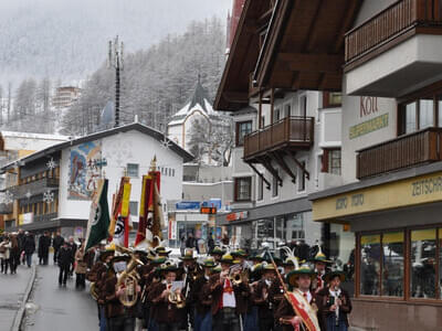 2012 - Fahnenweihe Bild 64