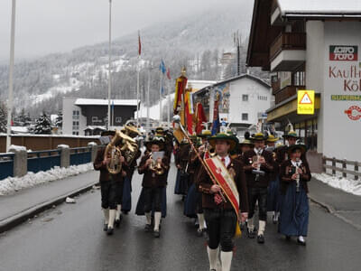 2012 - Fahnenweihe Bild 71